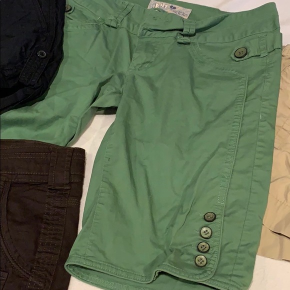 Lot of 5 (Five) Women’s shorts Limited, Gap, etc - Picture 7 of 8